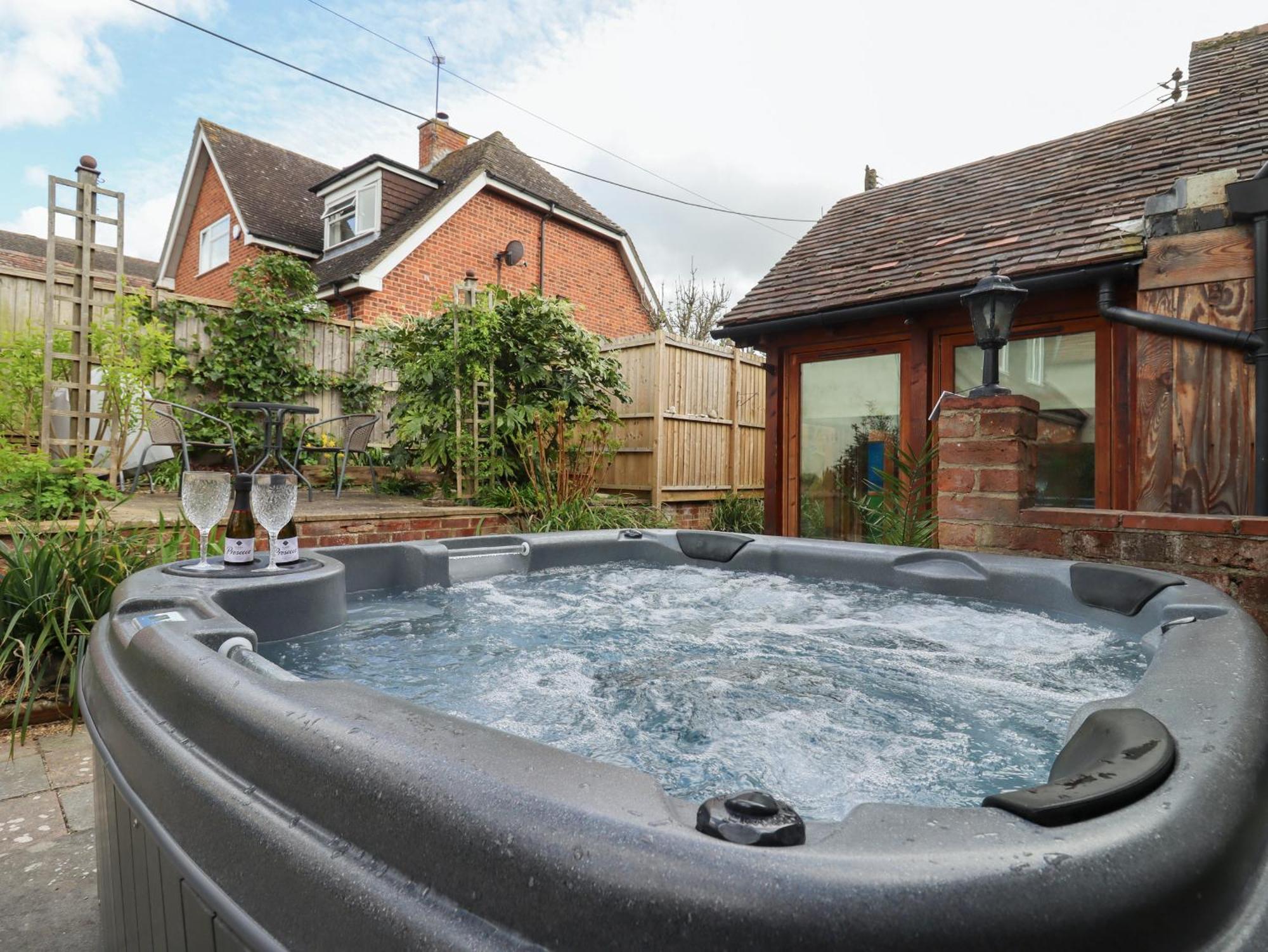 Runnymede Villa Tewkesbury Exterior photo